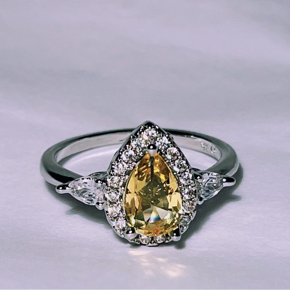 925 Sterling Silver Pear-Shaped Yellow Engagement Ring - Picture 4 of 12